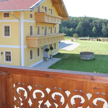 Villa Seeberg - By 